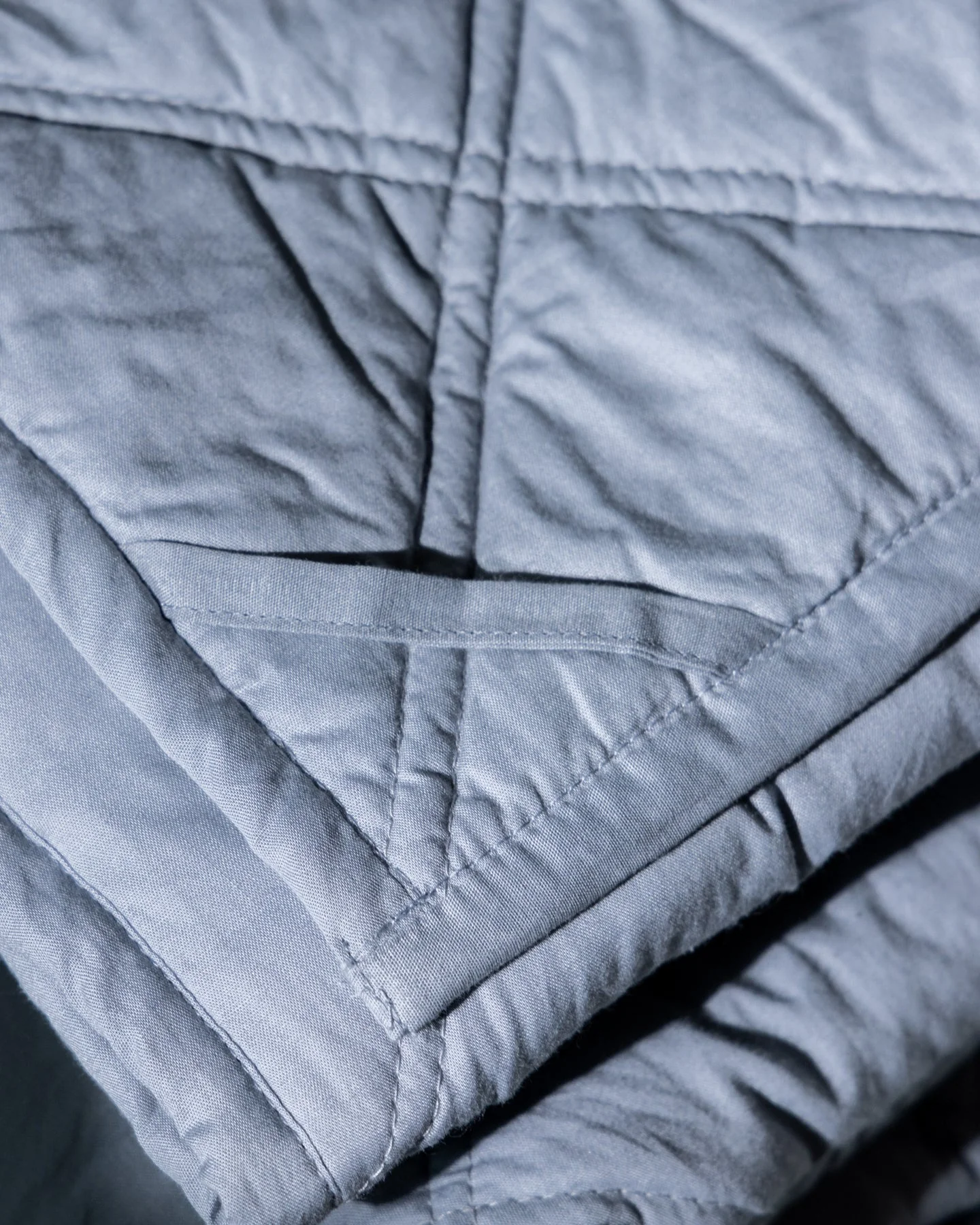 Diamond-Stitched Organic Cotton Percale Quilt Blanket - Image 11