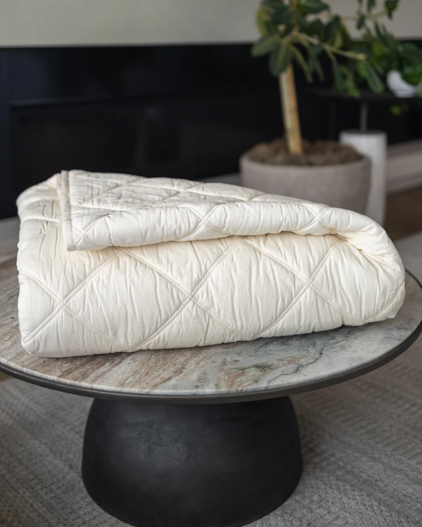 Diamond-Stitched Organic Cotton Percale Quilt Blanket - Image 3