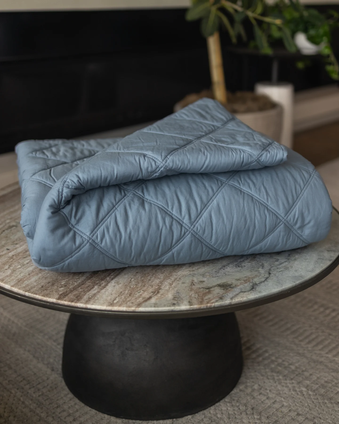 Diamond-Stitched Organic Cotton Percale Quilt Blanket - Image 4