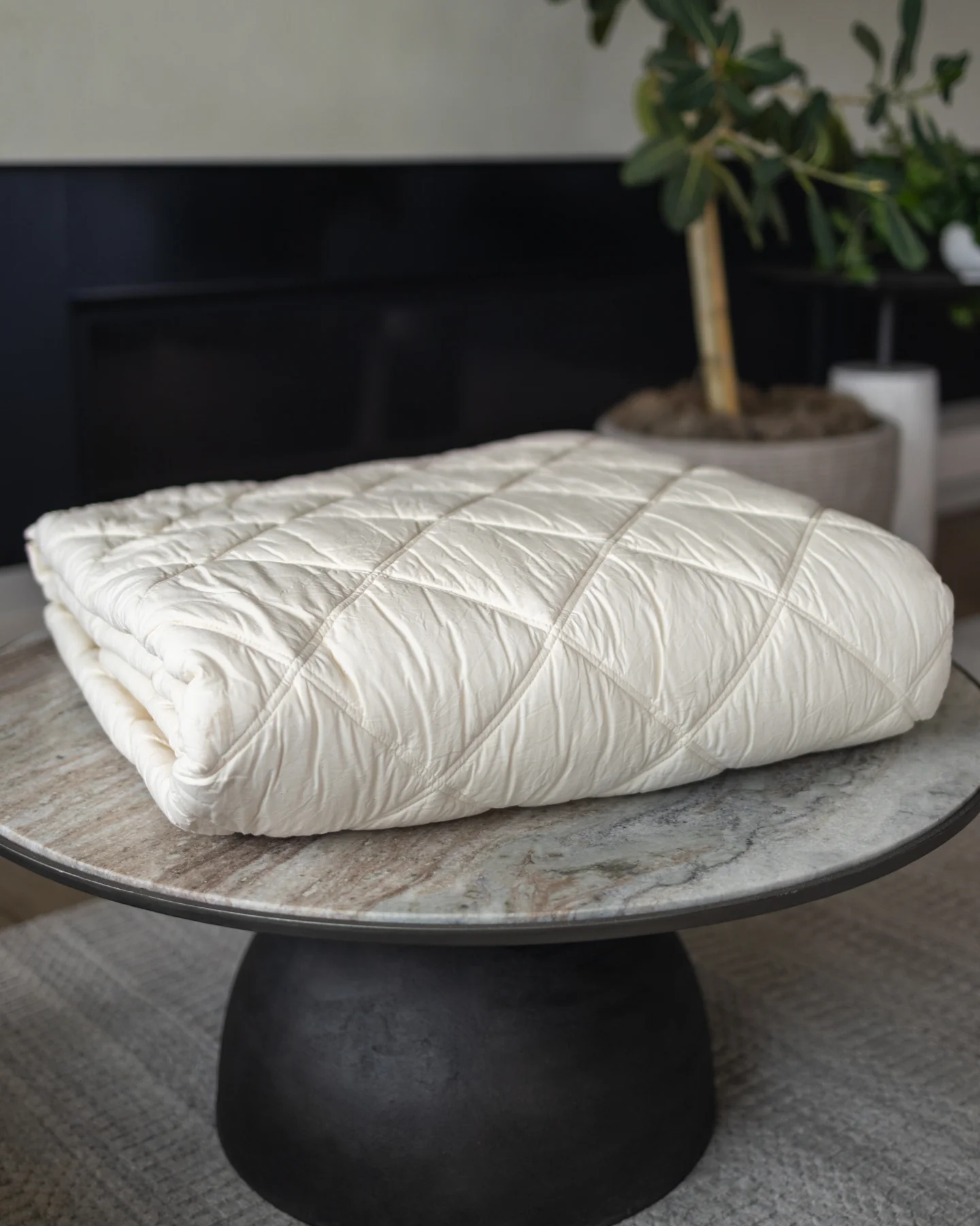 Diamond-Stitched Organic Cotton Percale Quilt Blanket - Image 5