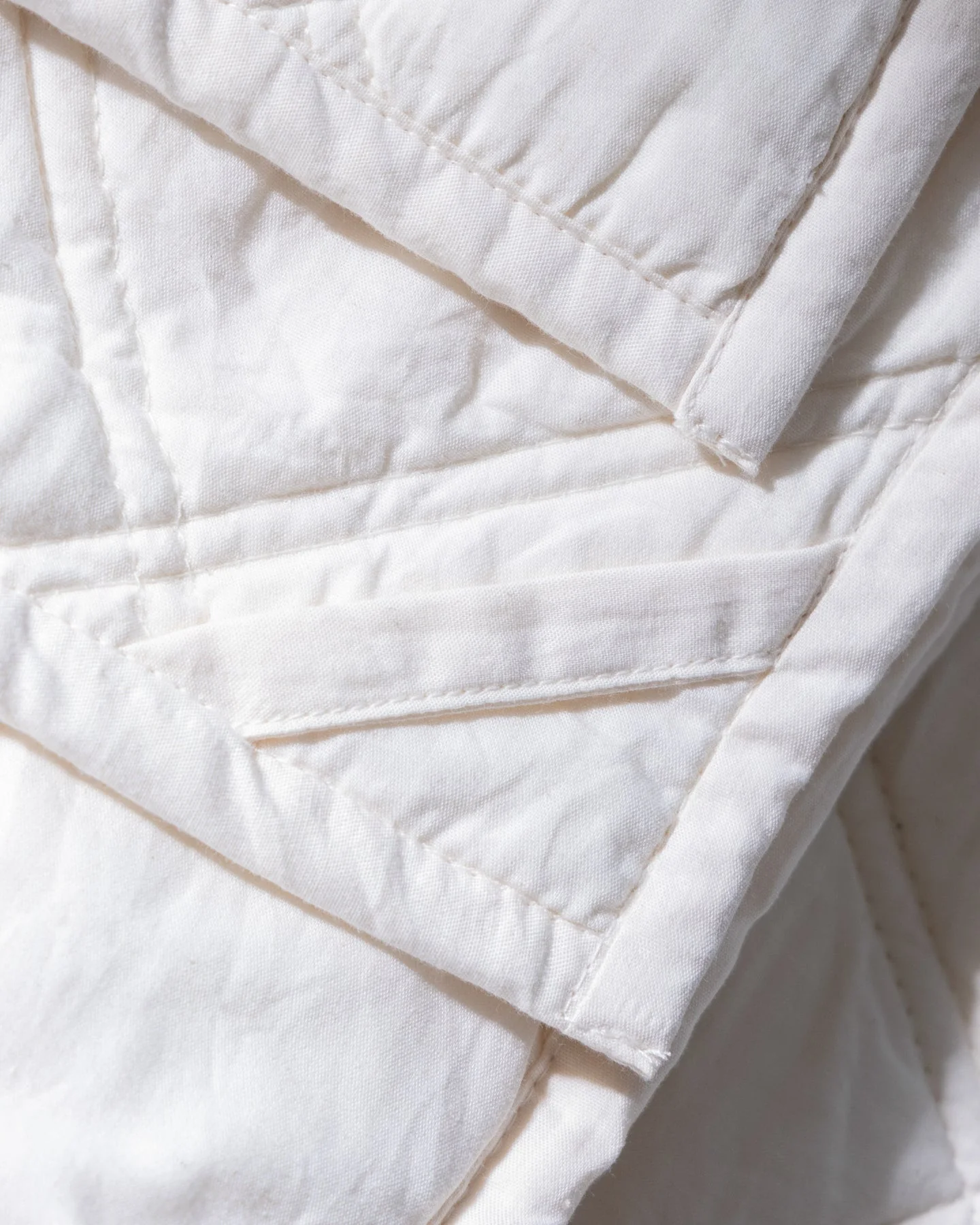Diamond-Stitched Organic Cotton Percale Quilt Blanket - Image 7