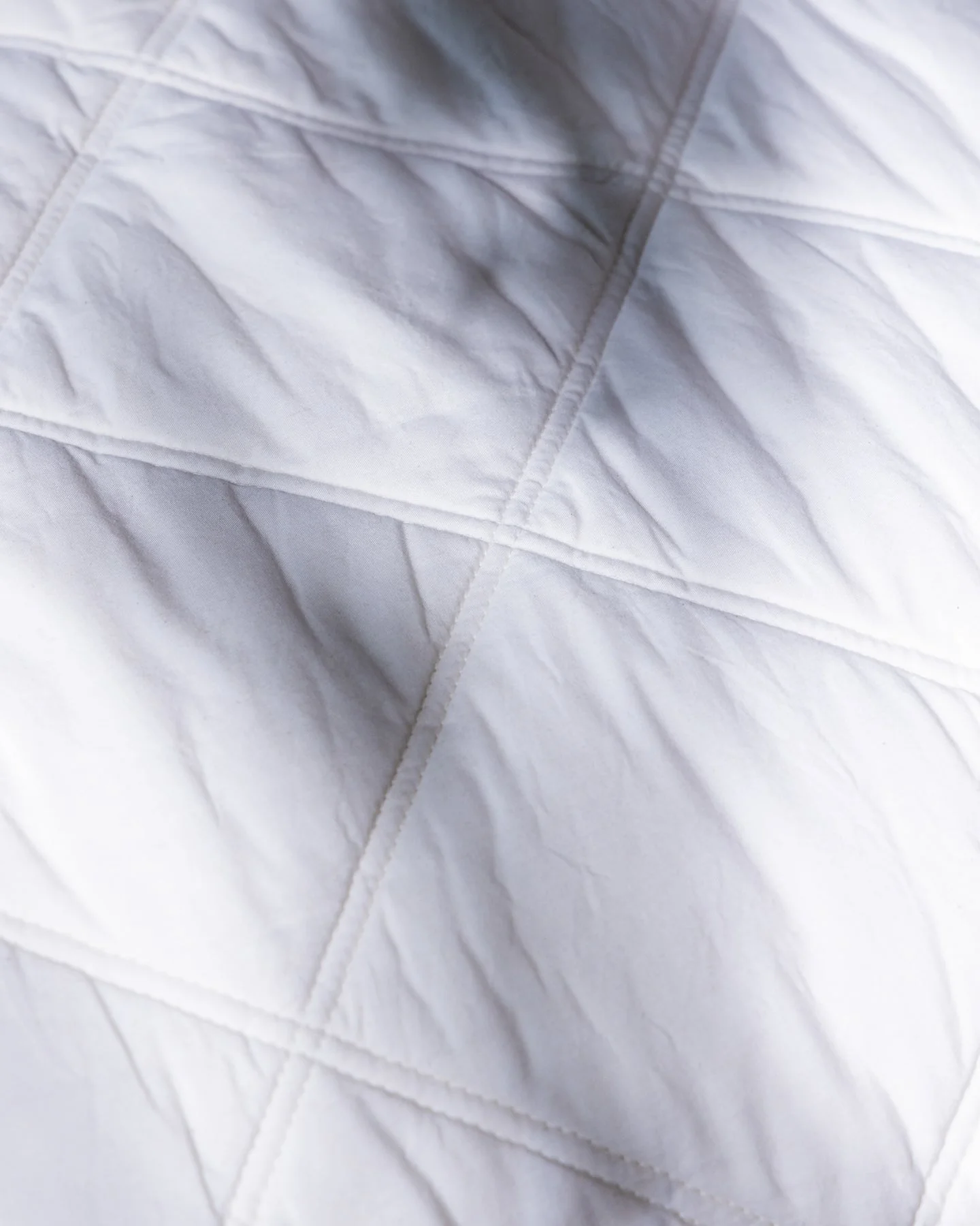 Diamond-Stitched Organic Cotton Percale Quilt Blanket - Image 9