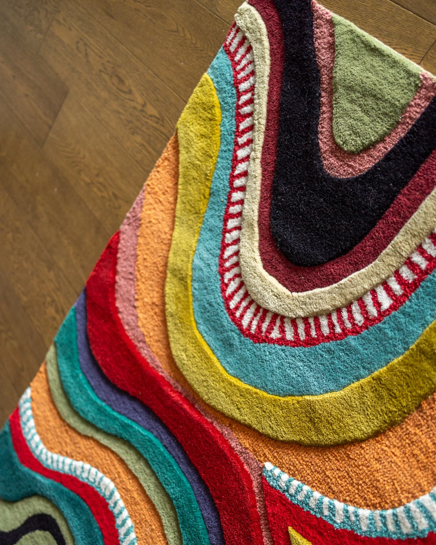 Echo Organic Wool Handmade Colorful Tufted Abstract Runner Rug - Image 3